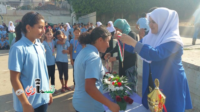 فيديو: مدرسة جنة ابن رشد تنظم حفل تكريم للطلاب الموهوبين والمتفوقين 